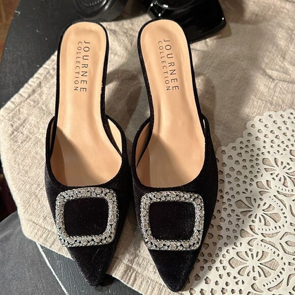 Journee Collection Black Rishie Velvet Heels Size 8.5 - Picture 4 of 7